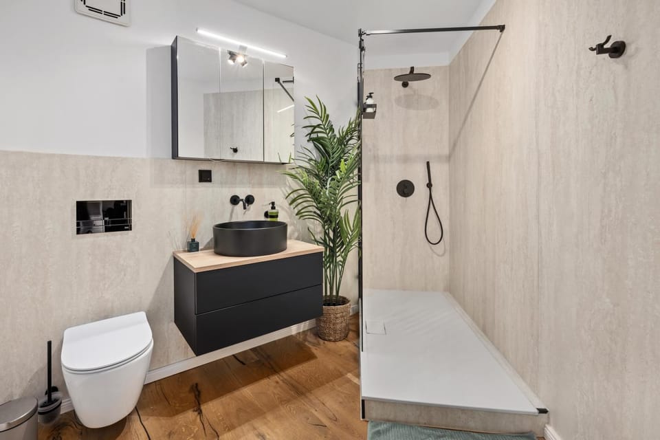 Shower, Toilet, Bathroom, towels