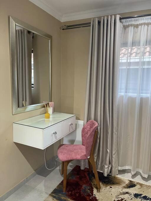 Side Step Apartment in Sandton