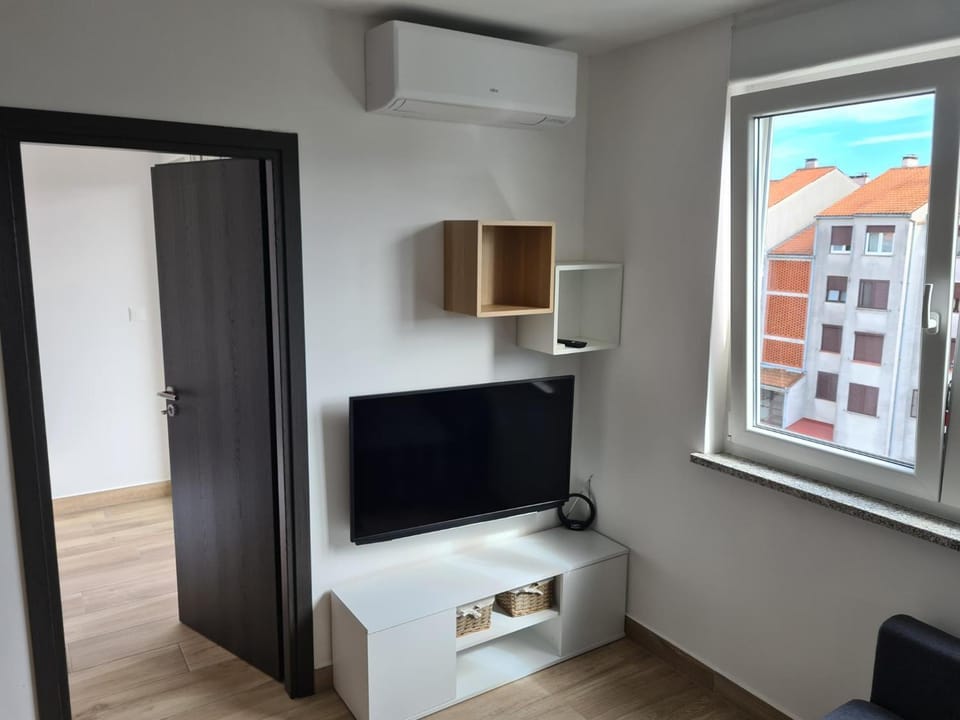 TV and multimedia, air conditioner