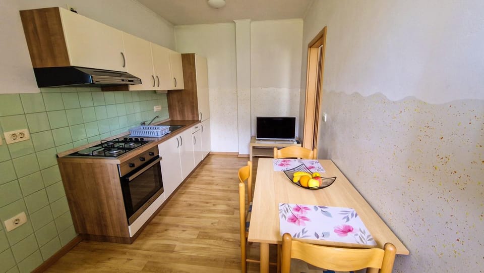 TV and multimedia, Kitchen or kitchenette, Dining area, kitchen