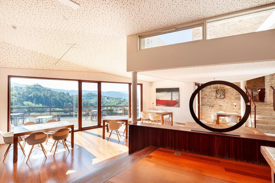 Restaurant/places to eat, Dining area