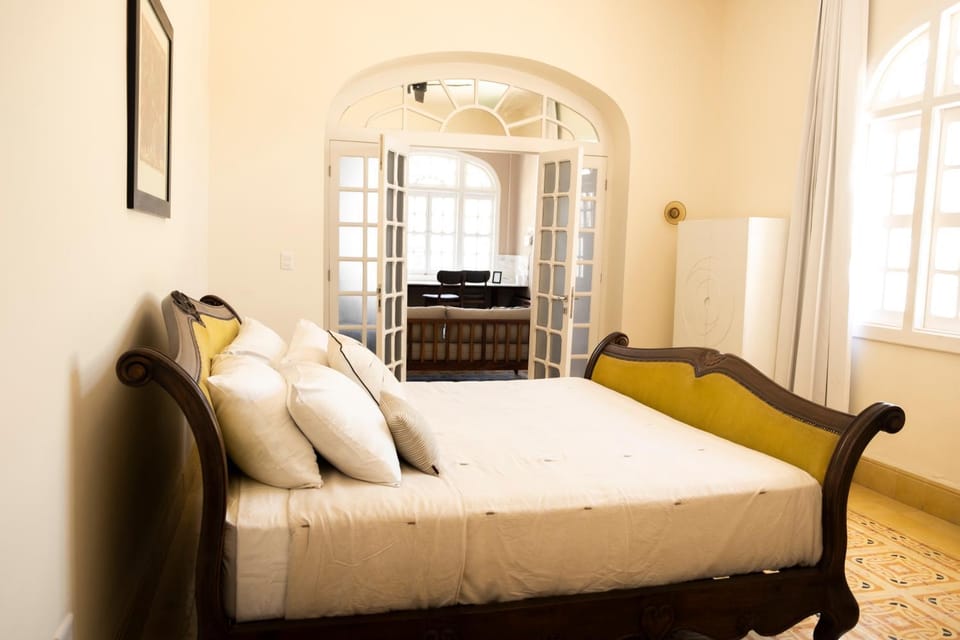 Bed, Living room, Photo of the whole room, Seating area, Bedroom