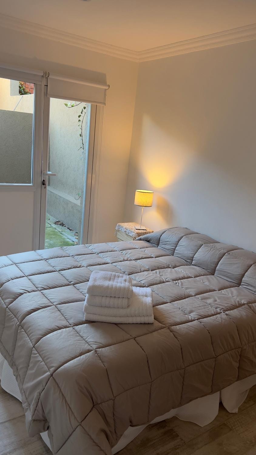 Bed, Photo of the whole room, Bedroom, Inner courtyard view