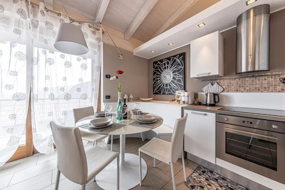 Dining area, dishwasher, pet friendly