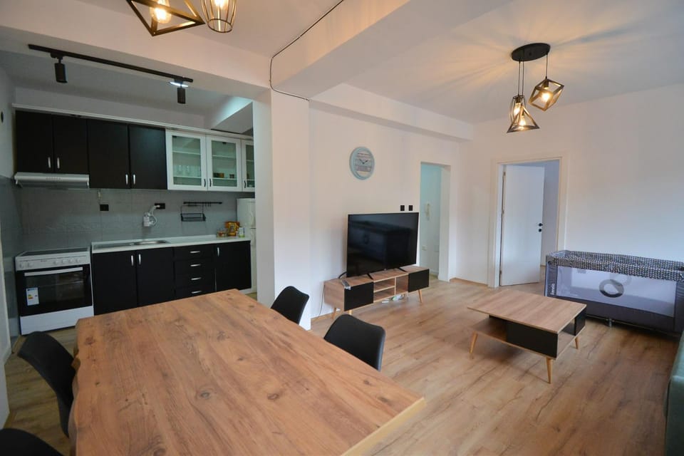 TV and multimedia, Living room, Dining area, Evening entertainment