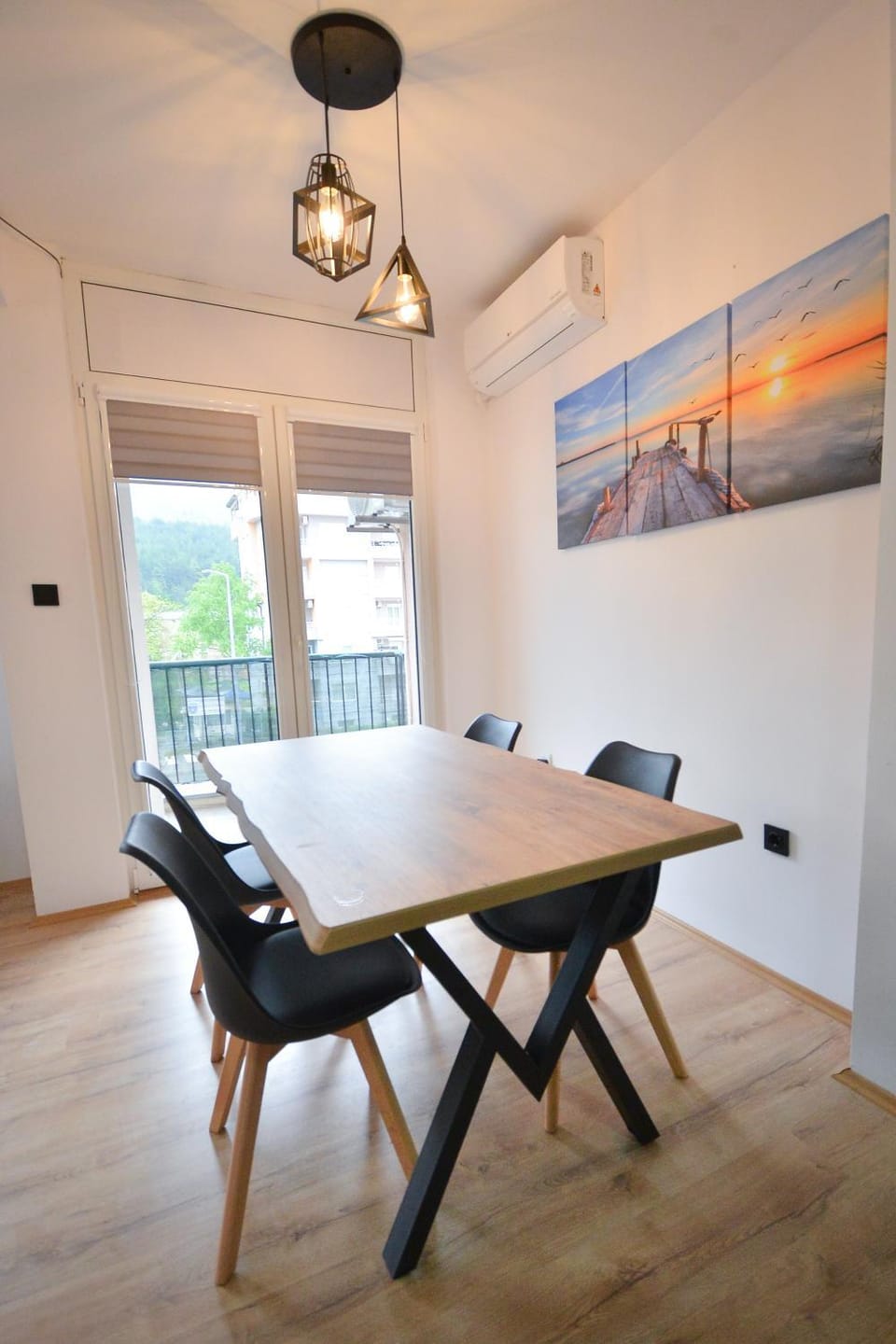 Dining area, internet, air conditioner