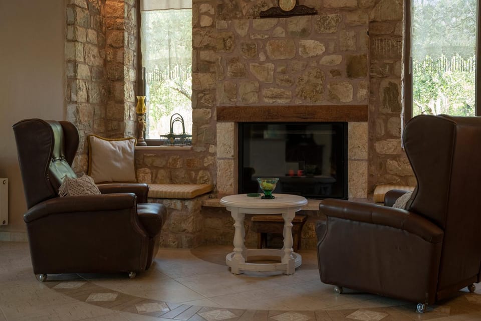 Magnolia Home - Rock View Villa in Kalabaka