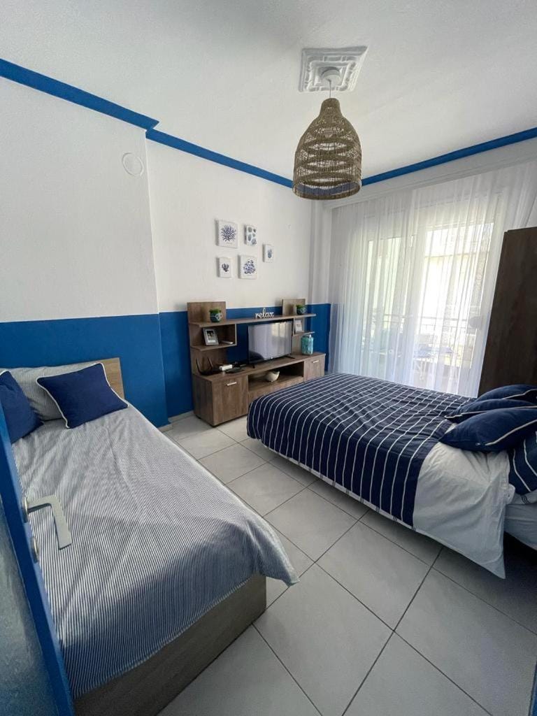 Bed, TV and multimedia, Bedroom