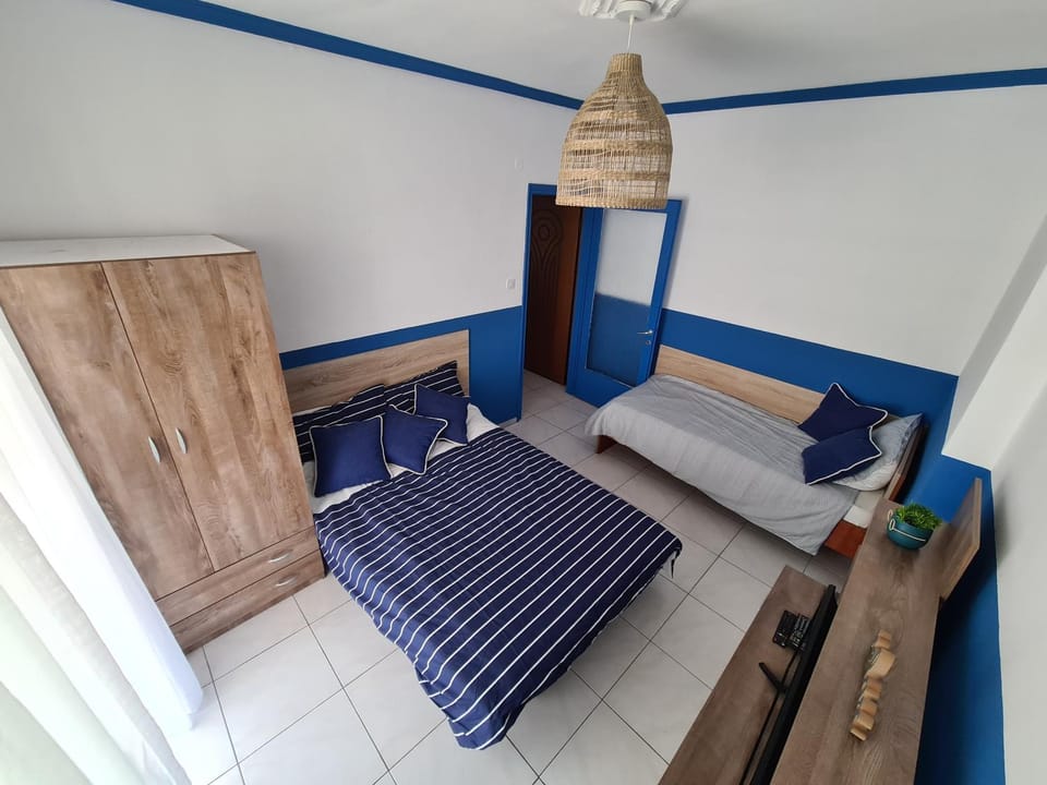 Photo of the whole room, Bedroom