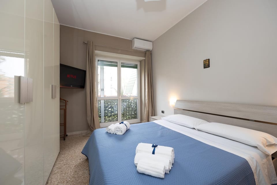 Bed, TV and multimedia, Bedroom, air conditioner