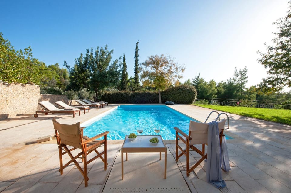 Apartment with pool and see view Bed and Breakfast in Peloponnese Region