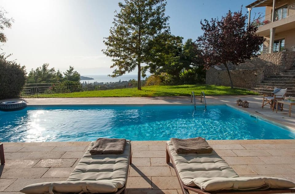 Apartment with pool and see view Bed and Breakfast in Peloponnese Region