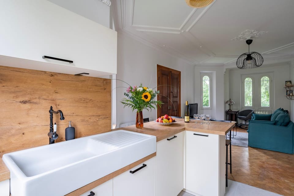 Kitchen or kitchenette, Living room