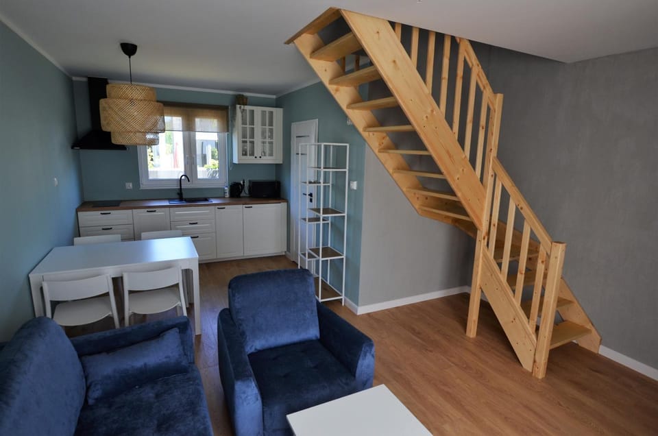 Kitchen or kitchenette, Living room, Seating area, Dining area, microwave, kitchen