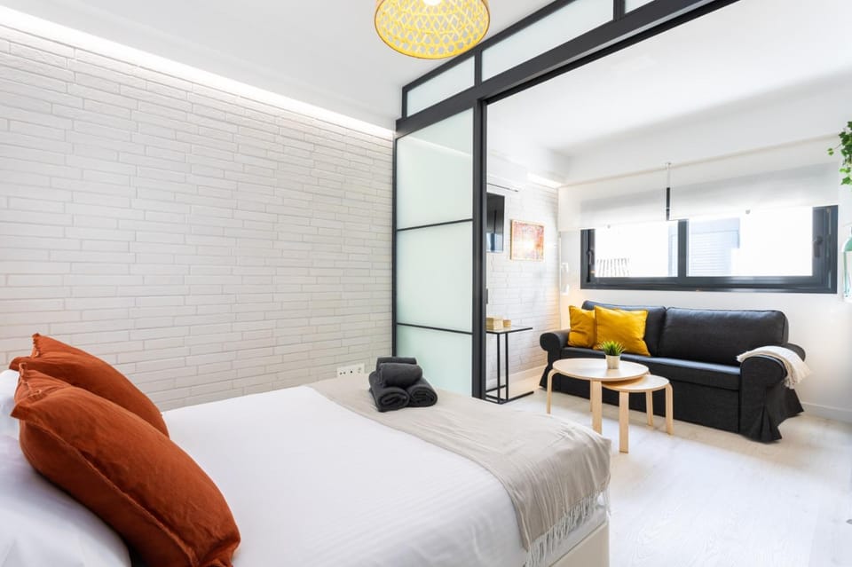 Bed, Photo of the whole room, Seating area, Bedroom