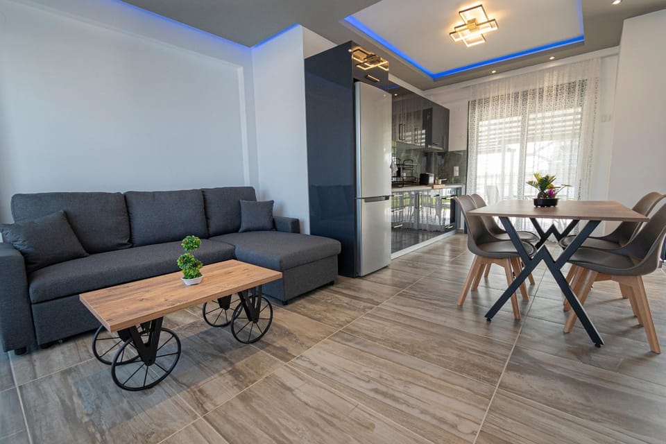 Living room, Photo of the whole room, Seating area, Dining area, kitchen