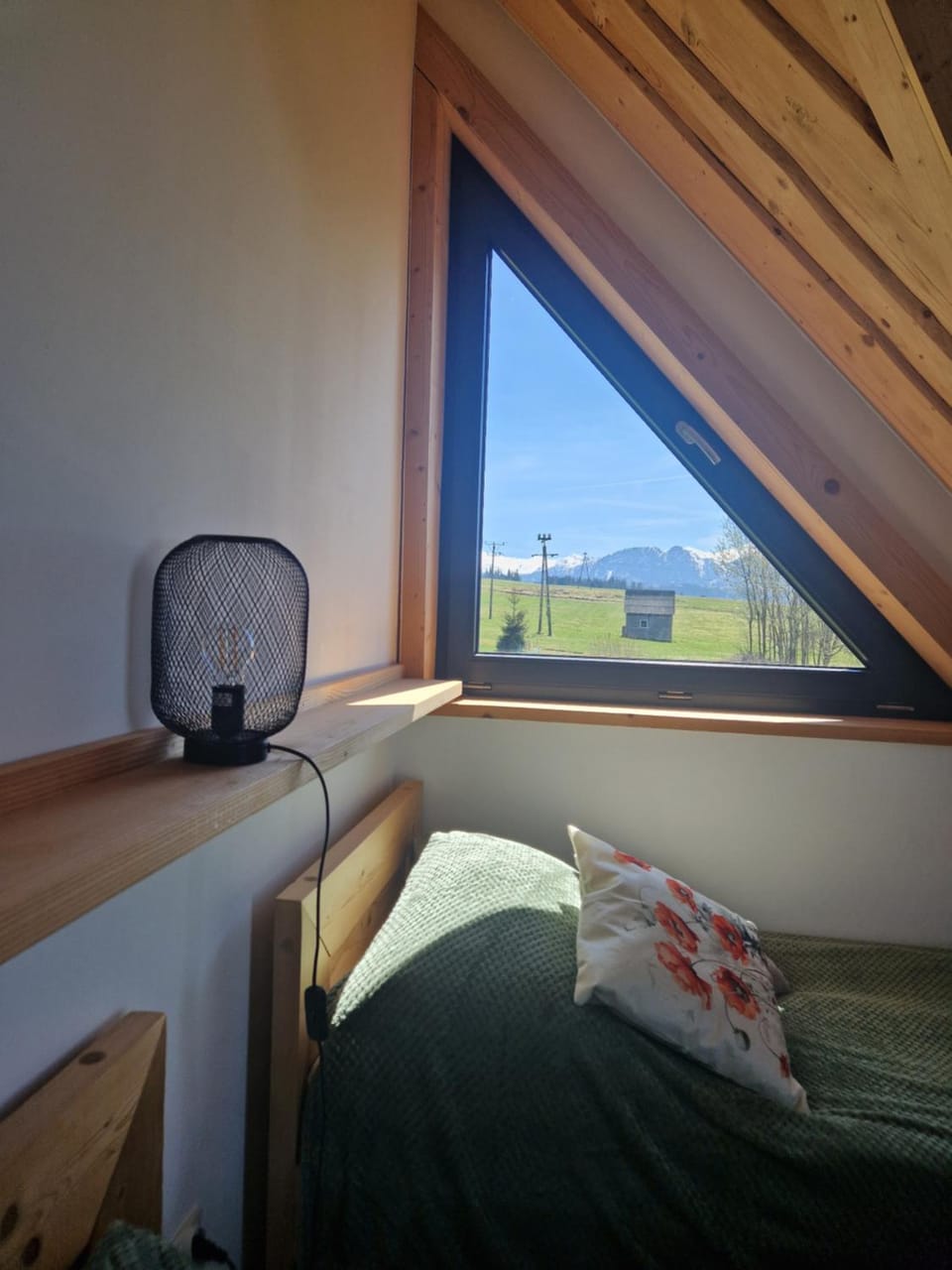 Bed, Natural landscape, Photo of the whole room, Bedroom, Mountain view
