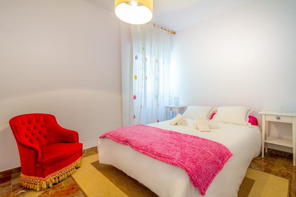 Bed, Photo of the whole room, Seating area, Bedroom
