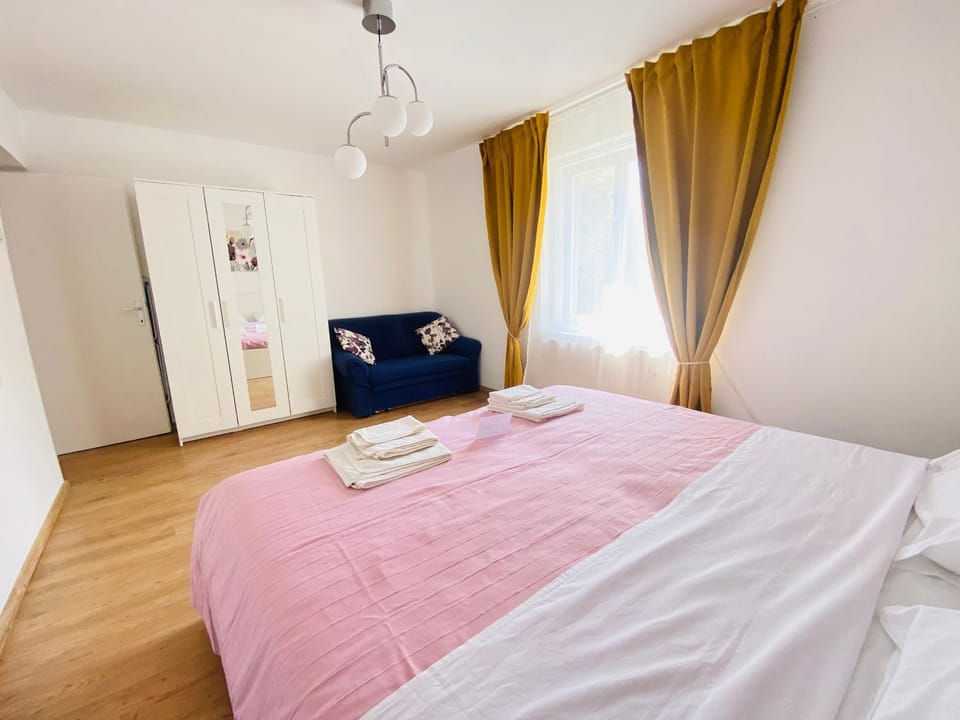 Bed, Photo of the whole room, towels, wardrobe