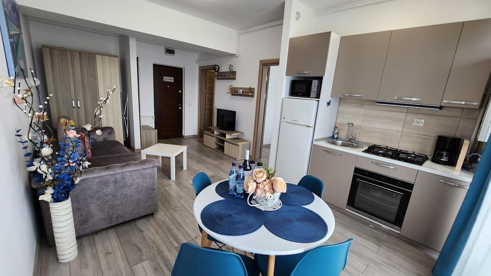 TV and multimedia, Kitchen or kitchenette, Living room, Seating area, Dining area, minibar, pet friendly, stove