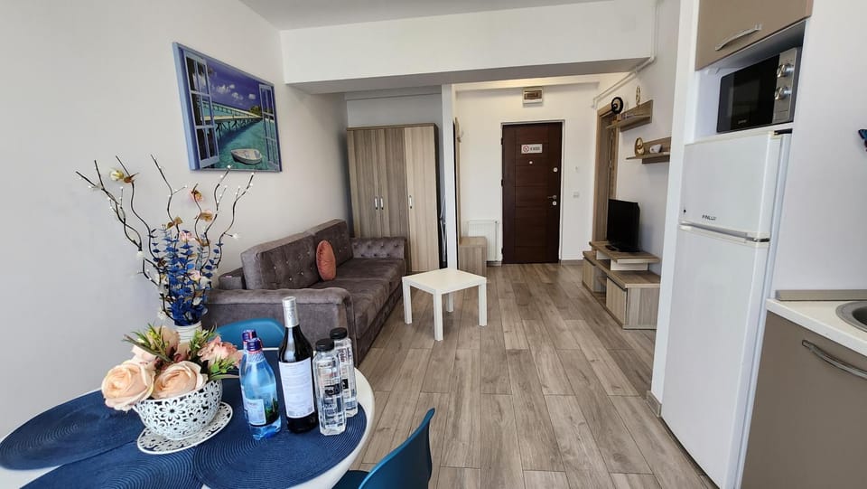 TV and multimedia, Coffee/tea facilities, Kitchen or kitchenette, Dining area