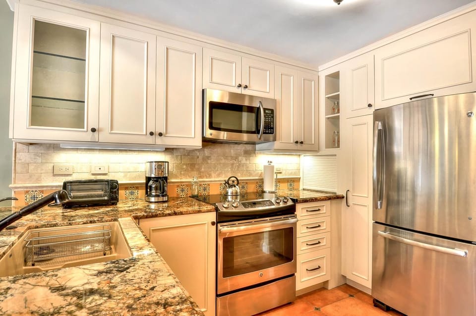 604 Gorgeous Renovated Condo, Steps to Omni Spa, Golf, Tennis, PFC & Exclusive Building Pool House in Carlsbad