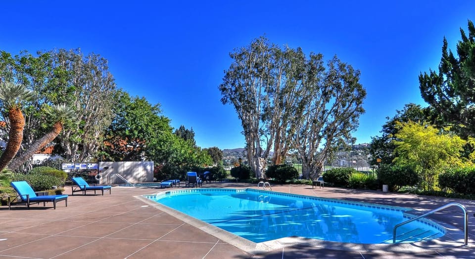 604 Gorgeous Renovated Condo, Steps to Omni Spa, Golf, Tennis, PFC & Exclusive Building Pool House in Carlsbad