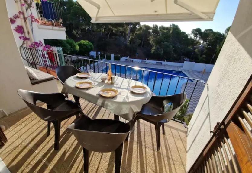 Balcony/Terrace, Dining area, Pool view