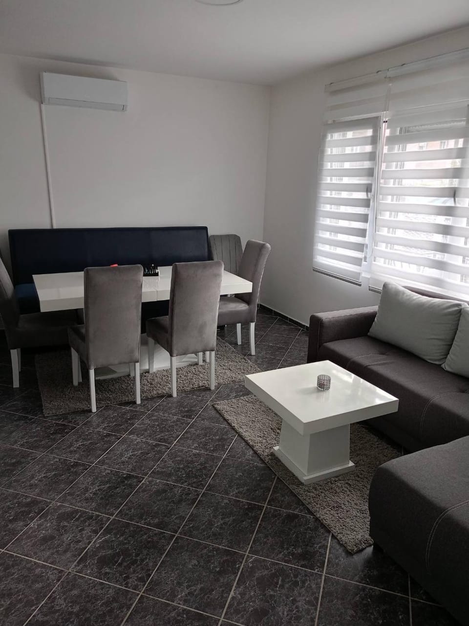 Seating area, Dining area