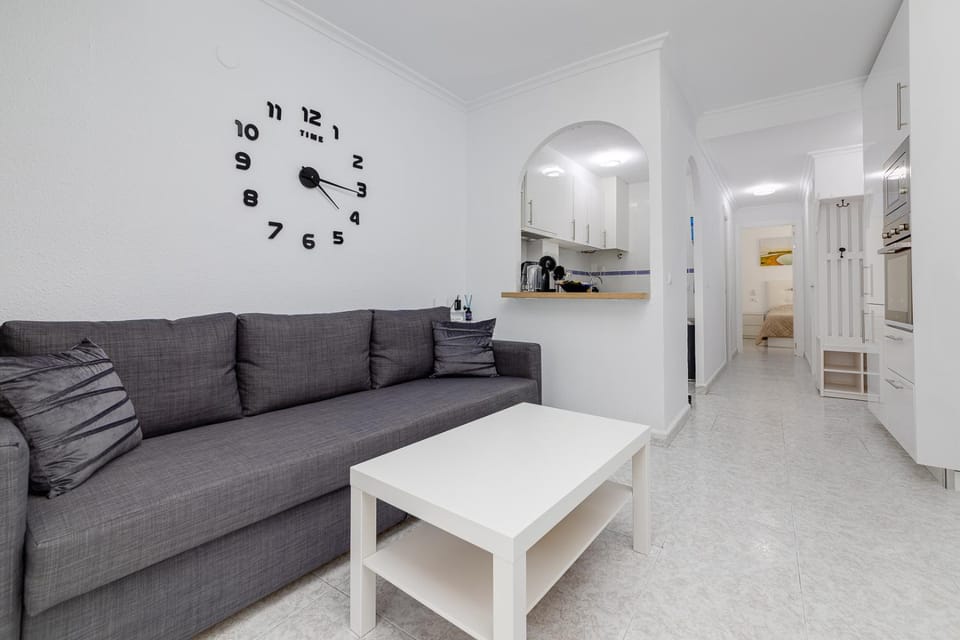 Calle Concordia 86, two bedroom apartment, up to 6 guests, near Del Cura beach,supermarket Mercadona and central bus station Apartment in Torrevieja