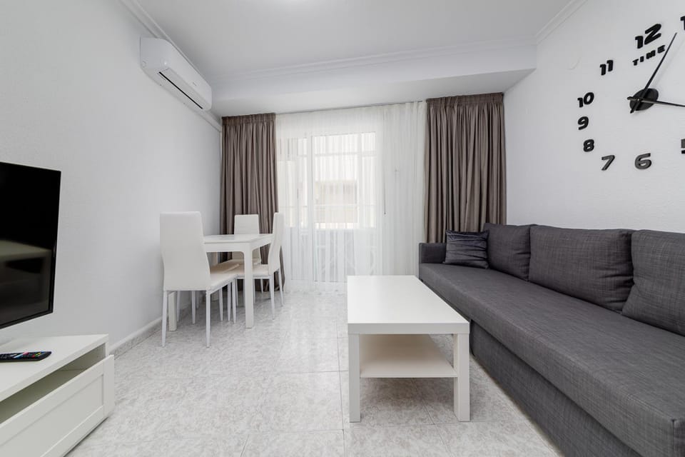 Calle Concordia 86, two bedroom apartment, up to 6 guests, near Del Cura beach,supermarket Mercadona and central bus station Apartment in Torrevieja