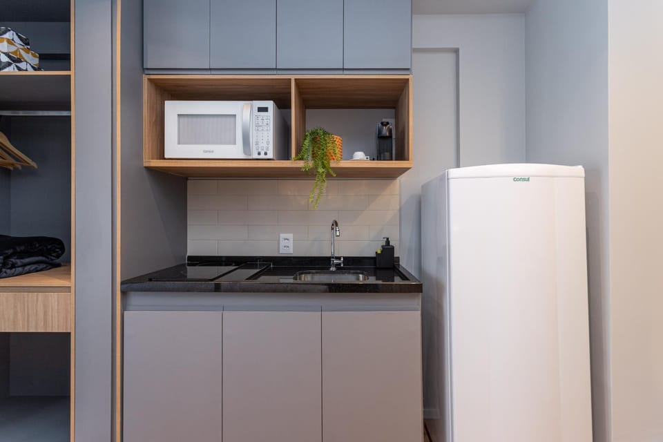 Day, Coffee/tea facilities, Kitchen or kitchenette, locker, microwave, stove