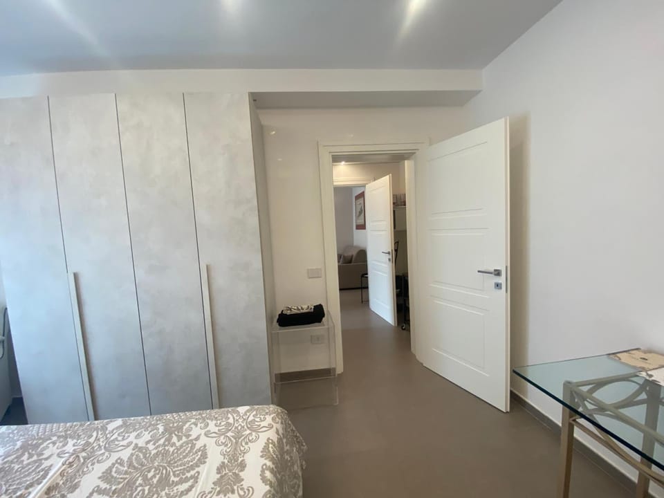 Bed, TV and multimedia, Photo of the whole room, Bedroom, internet, wardrobe