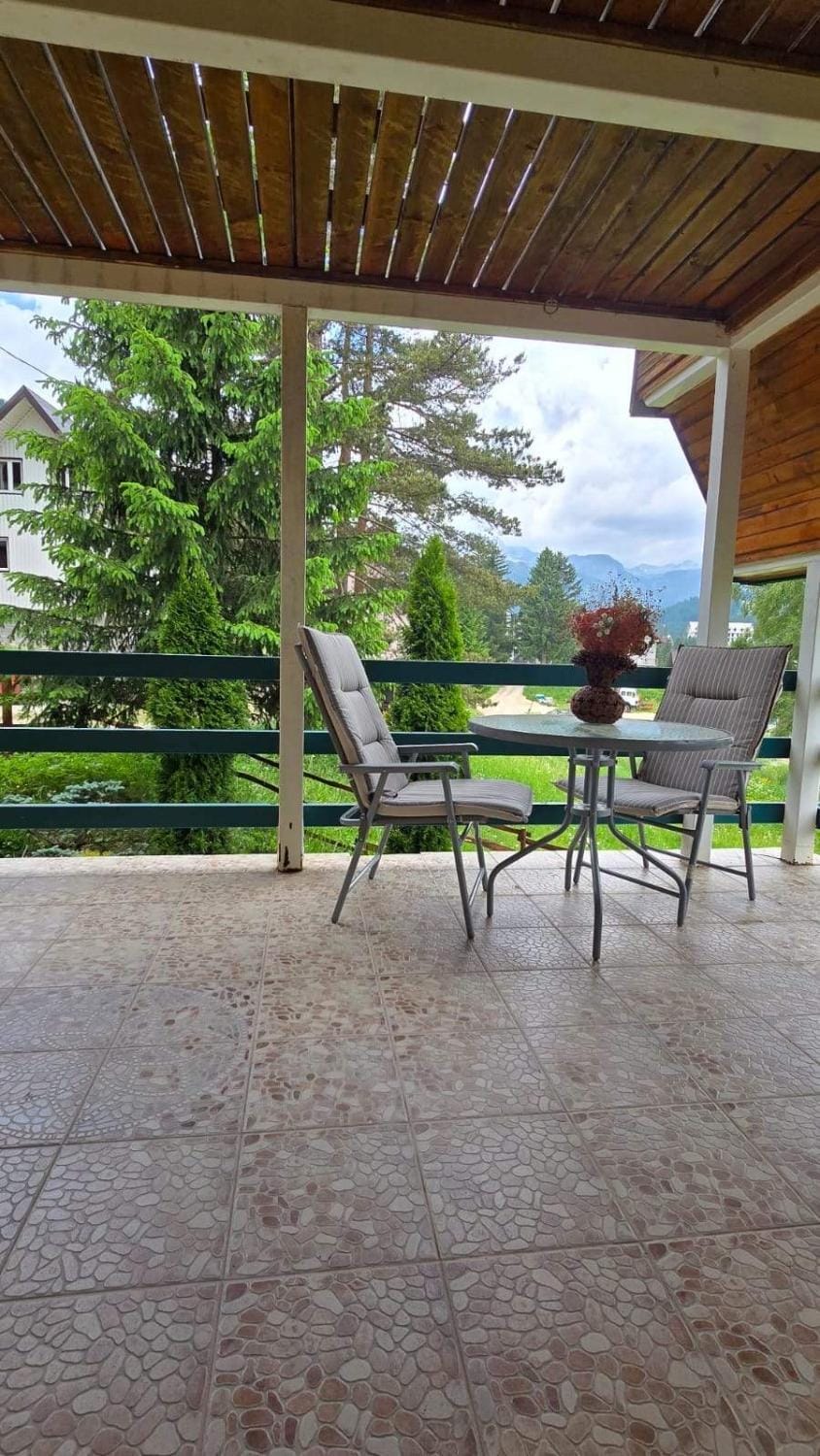 Day, Natural landscape, Balcony/Terrace, Dining area, Garden view
