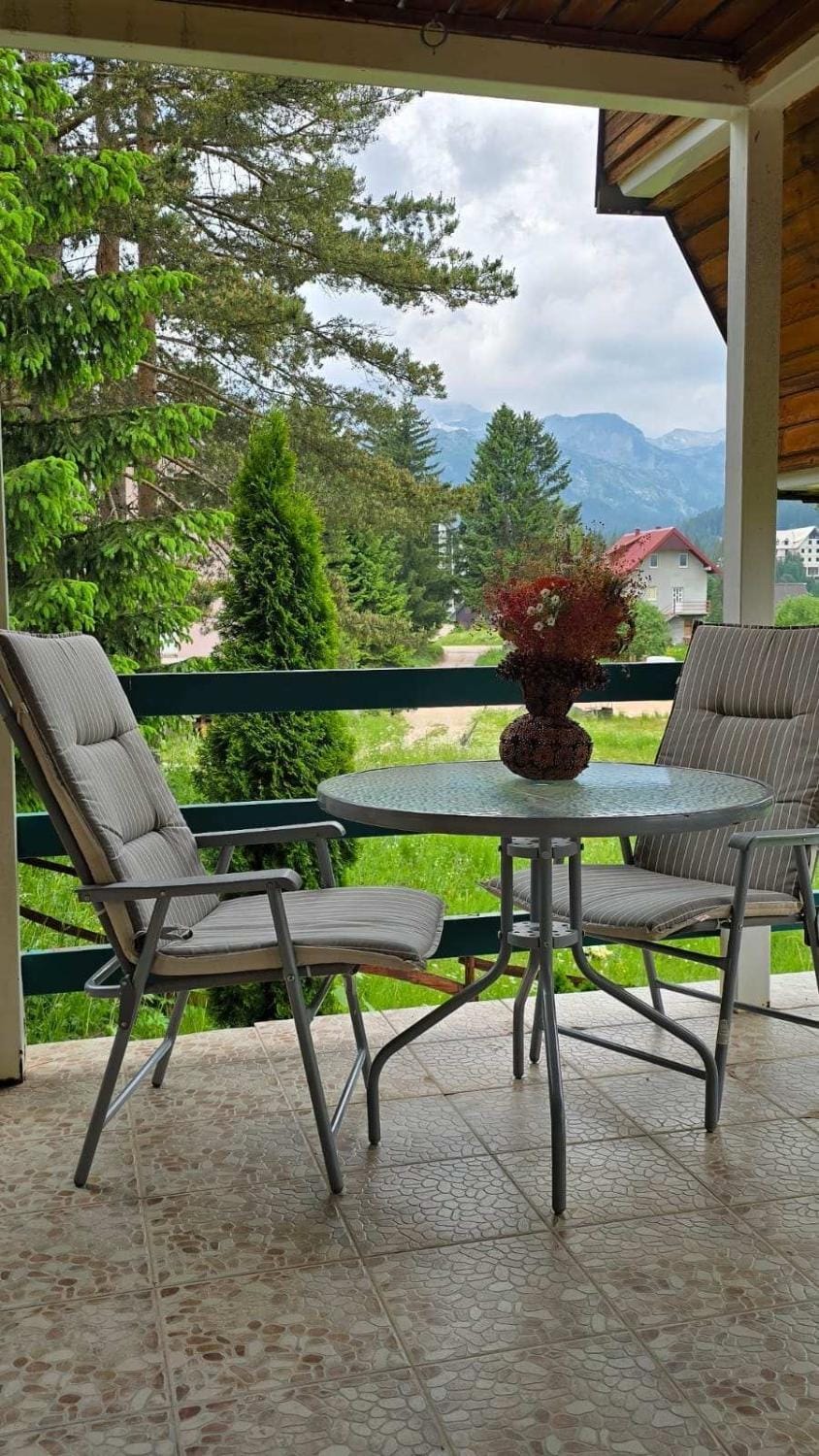 Natural landscape, Balcony/Terrace, Seating area, Garden view