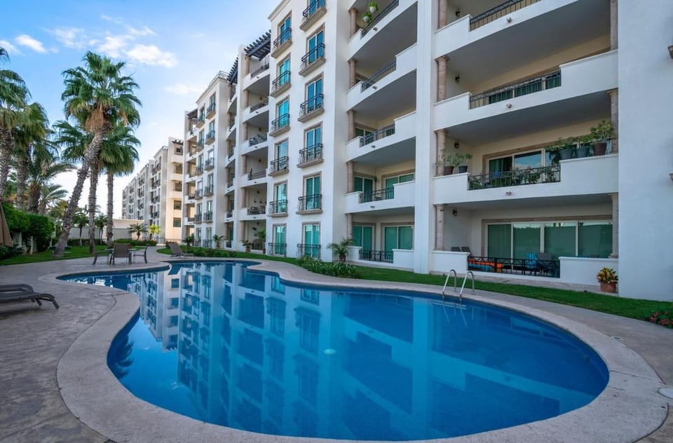 Property building, Day, Pool view, Swimming pool, sunbed