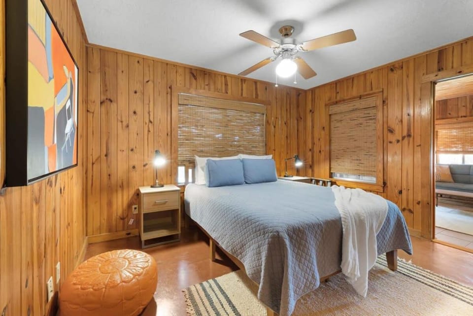 Waterlily Serenity - 2 Bedroom - Creekside House in Rio Grande