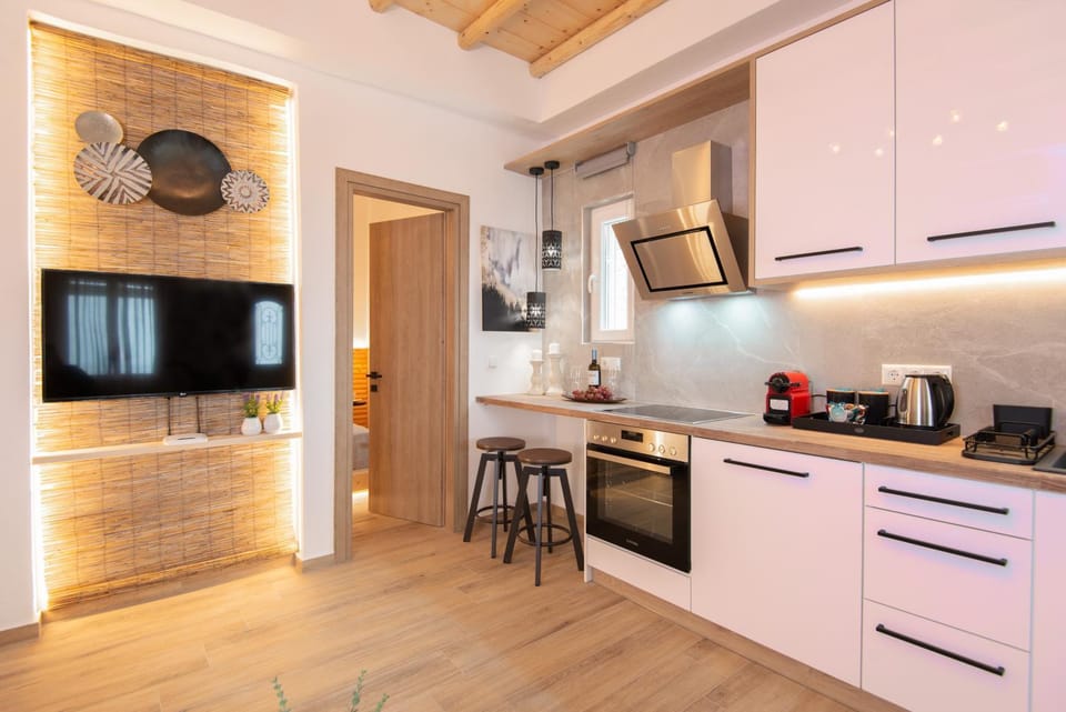 Sunset Coast House - WOOD Apartment in Milos