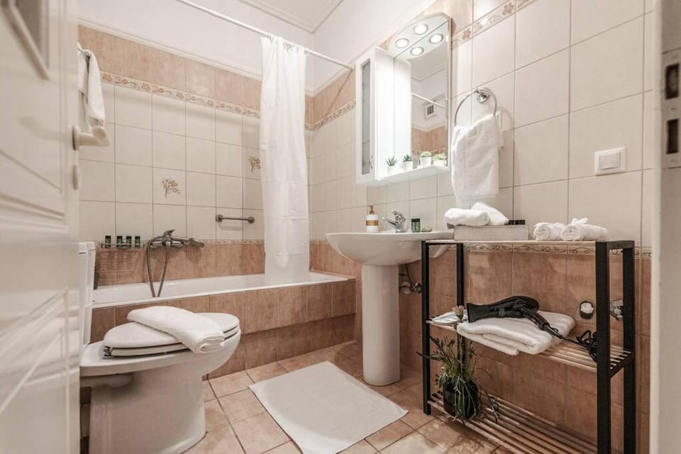 Shower, Toilet, Bathroom, Bath