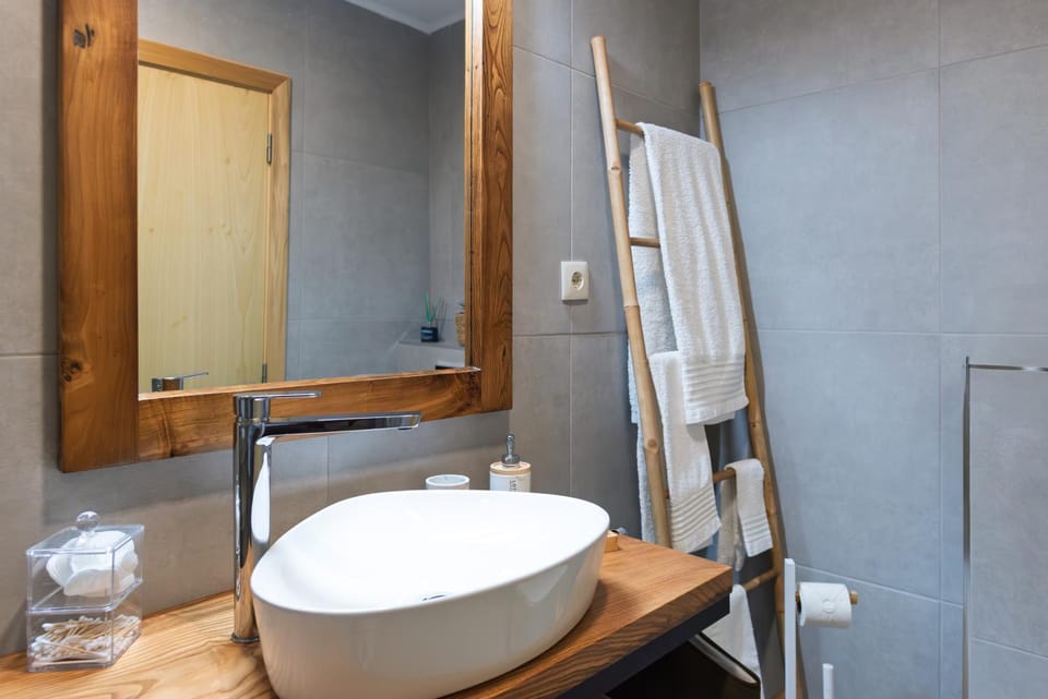 Bathroom, towels