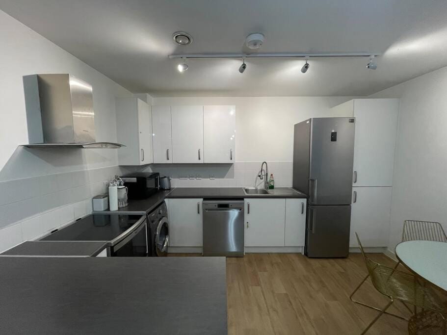 Dining area, dishwasher, oven