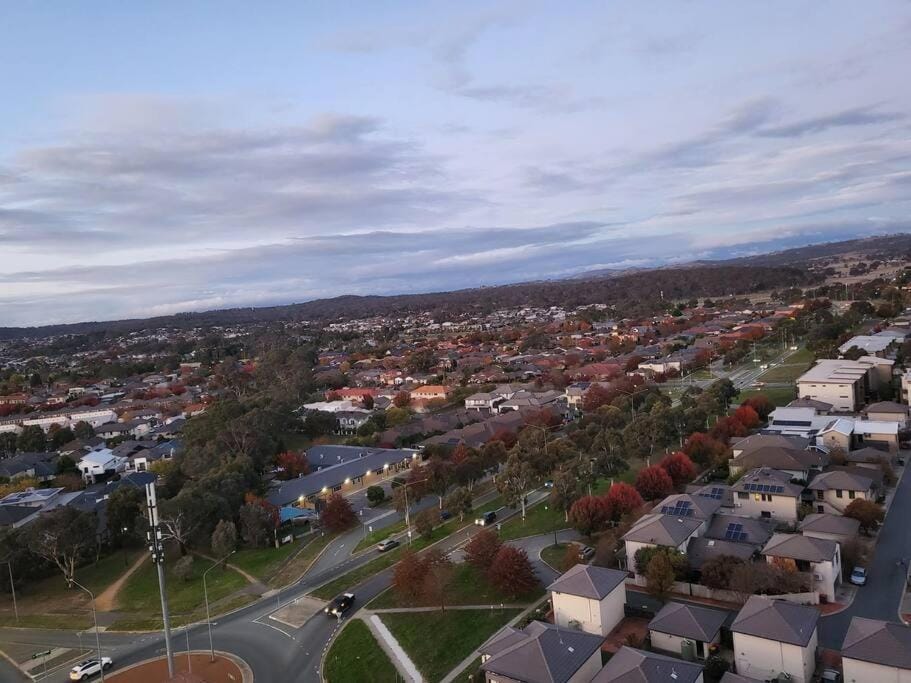 2BR@Luxury&Stylish Top Floor Apt,Pool,Parking,View Apartment in Canberra