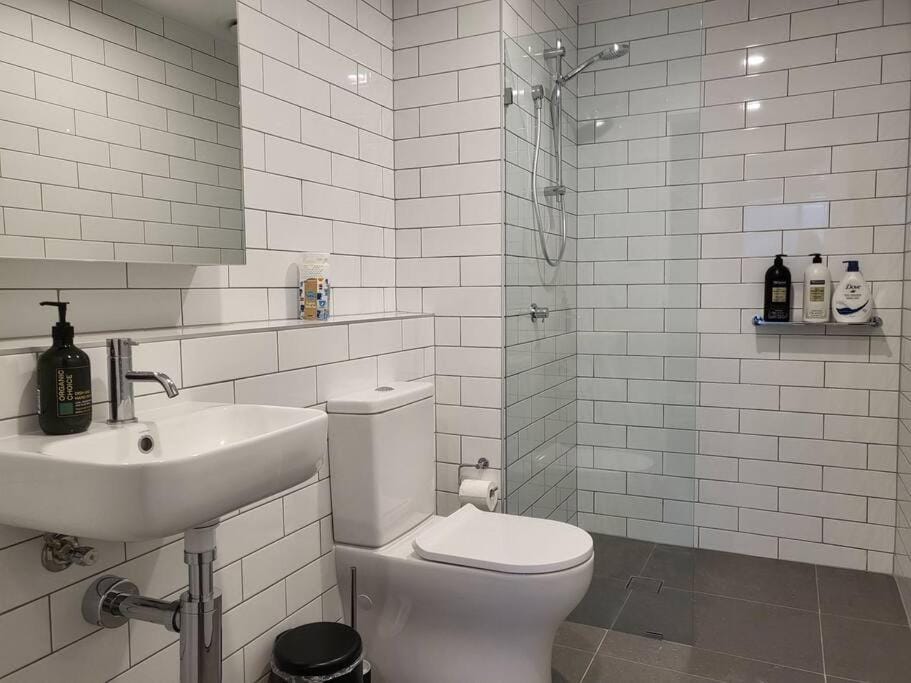 2BR@Luxury&Stylish Top Floor Apt,Pool,Parking,View Apartment in Canberra