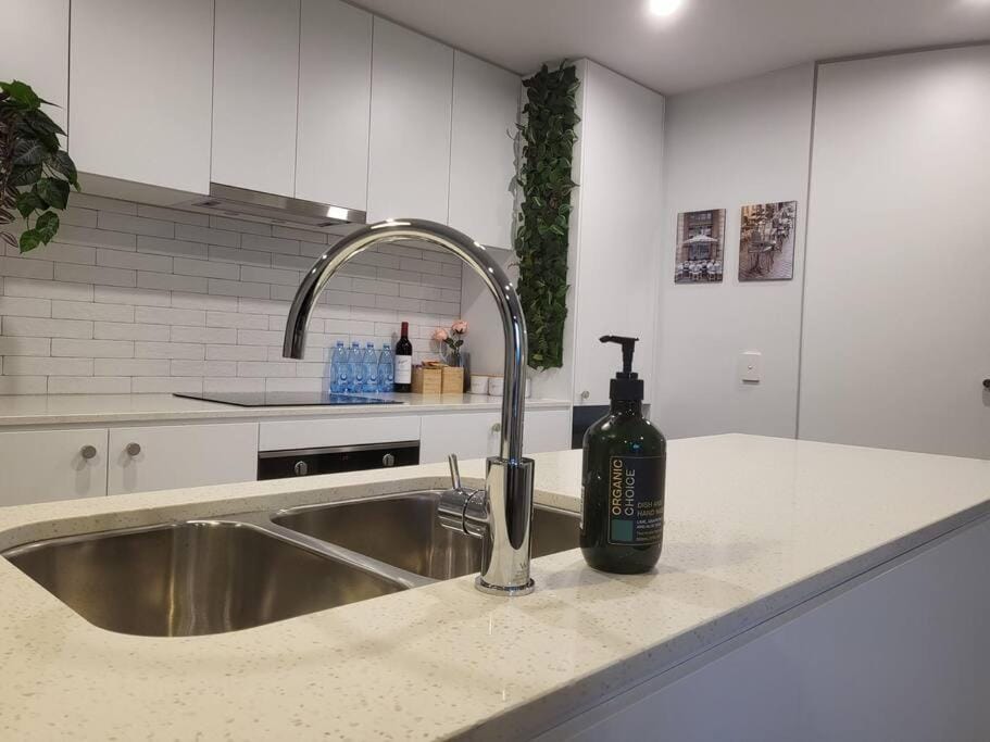 2BR@Luxury&Stylish Top Floor Apt,Pool,Parking,View Apartment in Canberra