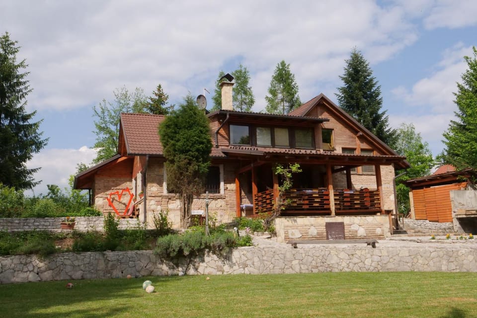 Property building, Natural landscape, Garden, Garden, Garden view