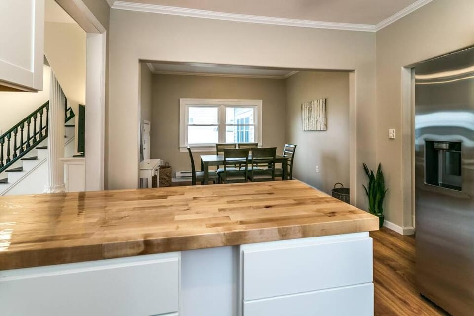 The Beach Pad- A Luxury Sylvan Getaway House in Sylvan Beach