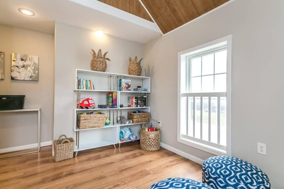 The Beach Pad- A Luxury Sylvan Getaway House in Sylvan Beach