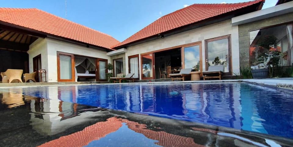 Property building, Day, Pool view, Swimming pool