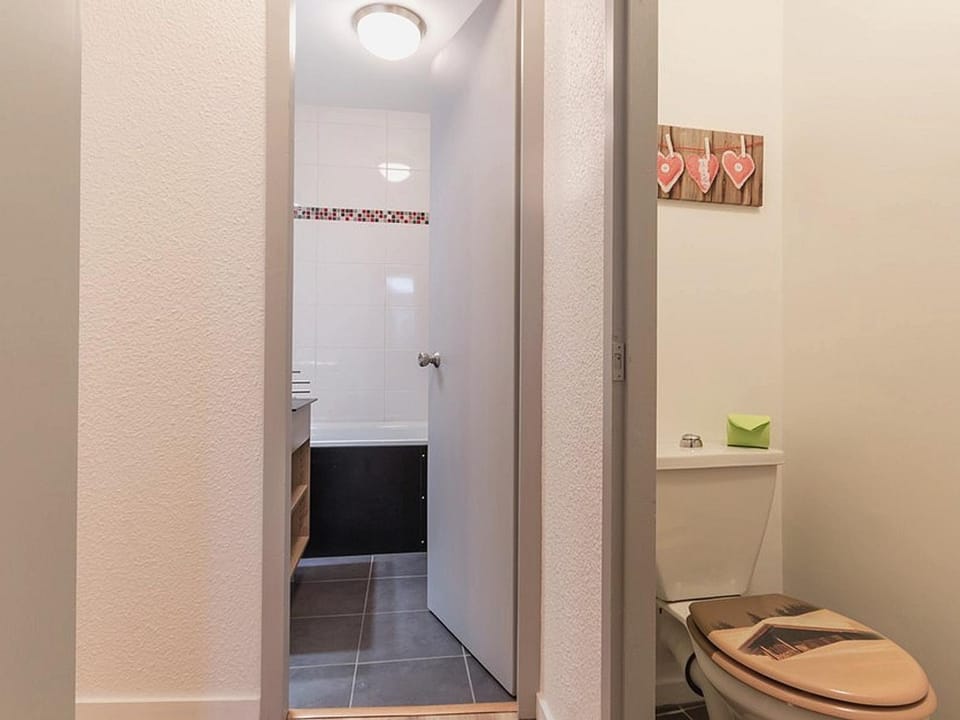 Appartement rénové 2 pièces proche pistes avec parking - FR-1-344-800 Apartment in Les Allues