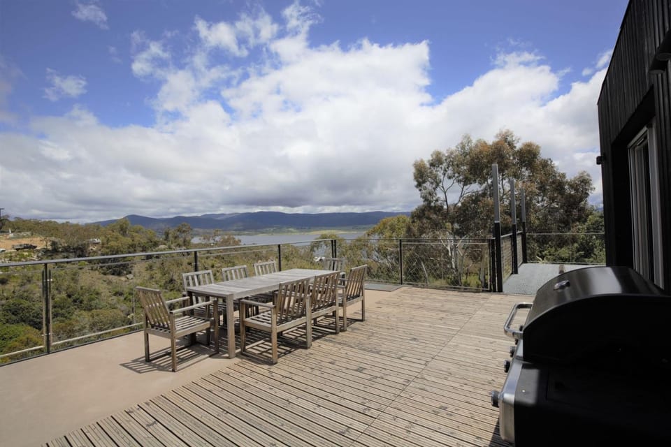 Jindy Haus 1 of 76 Kunama Drive House in East Jindabyne